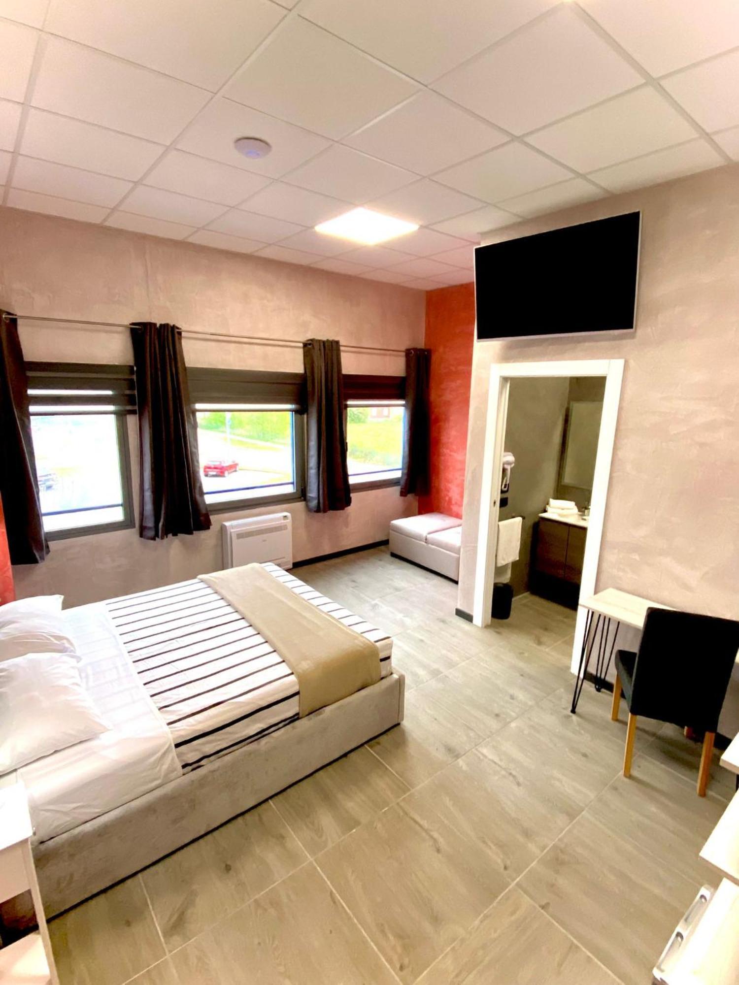 Hotel Tech Brembate Exterior foto